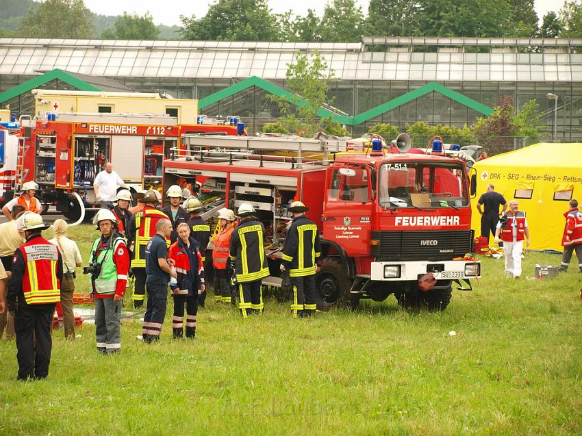 Schwerer Unfall mit Reisebus Lohmar Donrather Dreieck P212.JPG